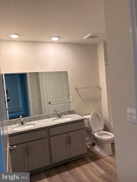 Building Photo - 232 Munsee Cir