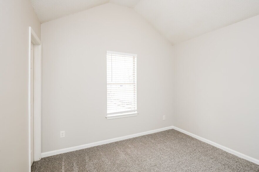 Building Photo - 2457 Briar Knoll Rd