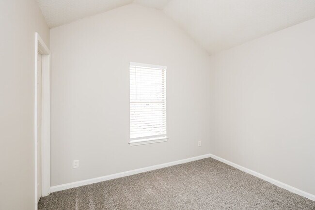 Building Photo - 2457 Briar Knoll Rd