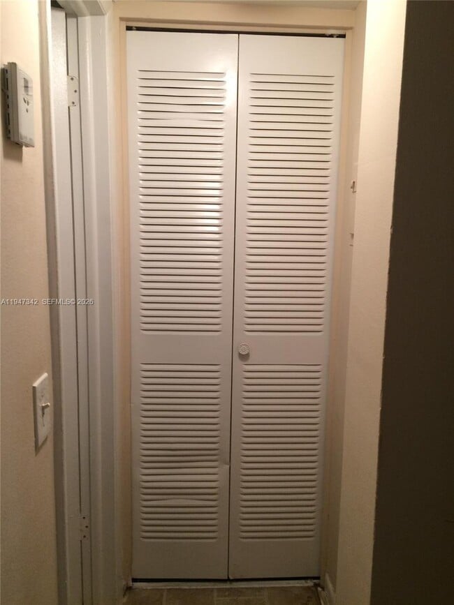 Building Photo - 1801 S Treasure Dr