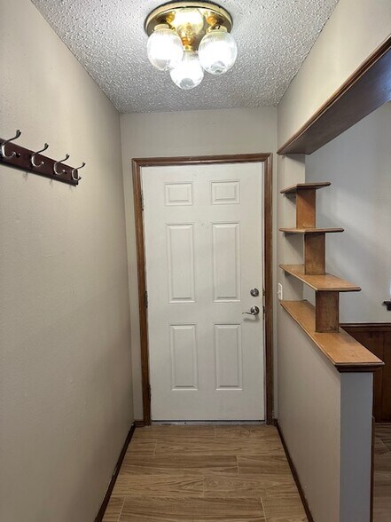 Building Photo - 1000 S Howard Ave