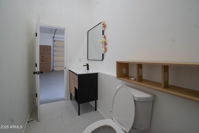 Building Photo - 4451 E Earll Dr