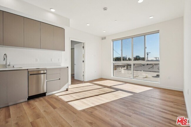 Building Photo - 1814 Federal Ave