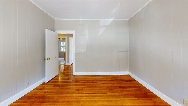 Building Photo - 48 Oak St