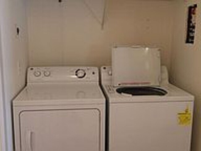 Building Photo - Comfort Meets Convenience in the Heart of Pullman