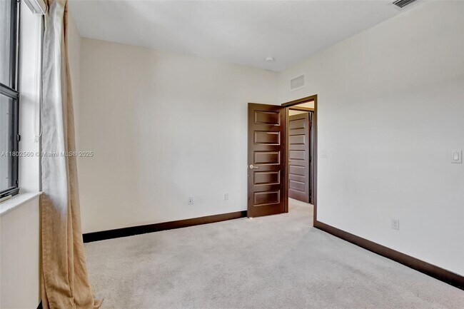 Building Photo - 16011 NW 91st Ct