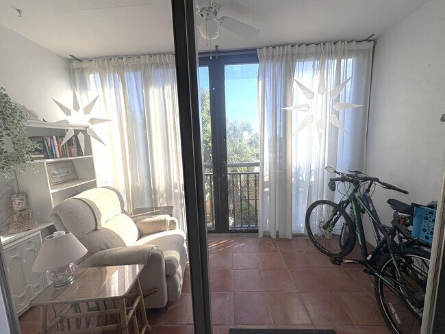 Building Photo - 2350 NE 14th Street Causeway