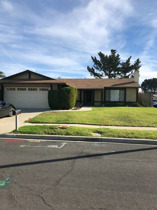 Building Photo - Moorpark 3 Bedroom 2 Full Bathroom close to Moorpark College