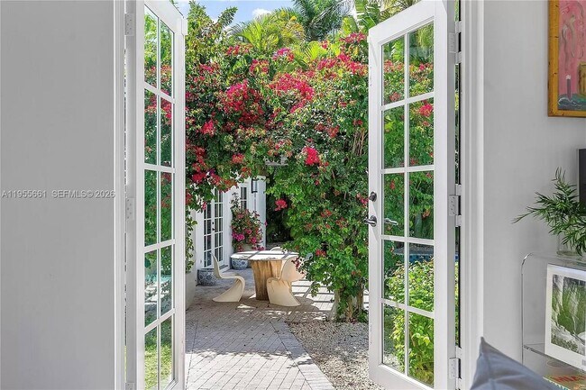 Building Photo - 4108 Palmarito St