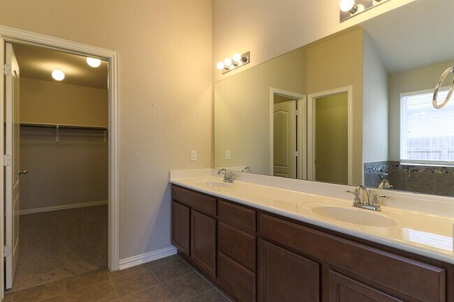 Building Photo - 8250 Arezzo Dr