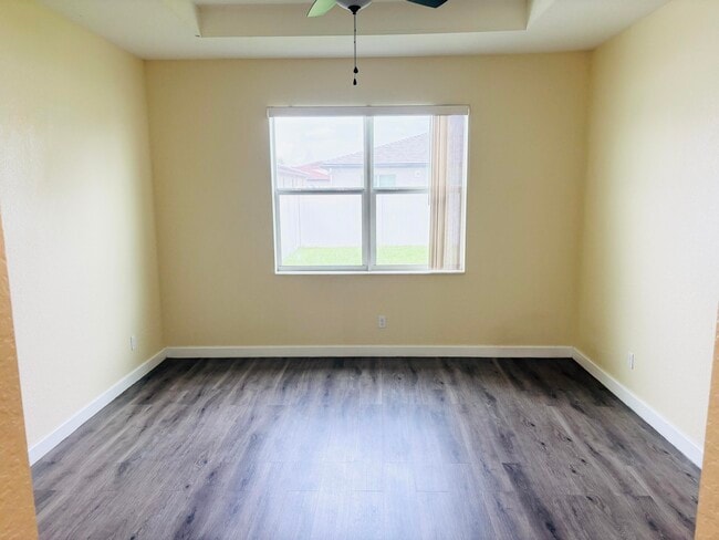Building Photo - 12512 NW Stanis Ln