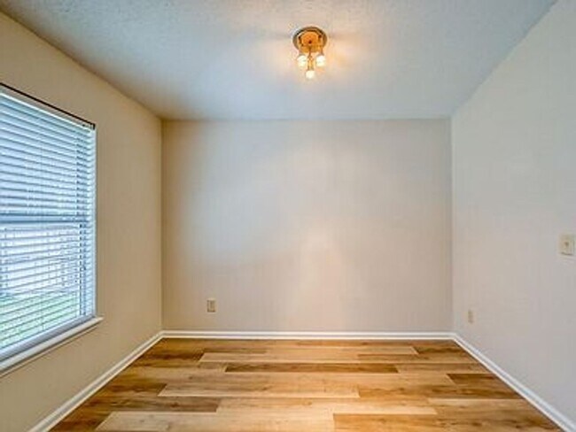 Building Photo - St Johns Rental