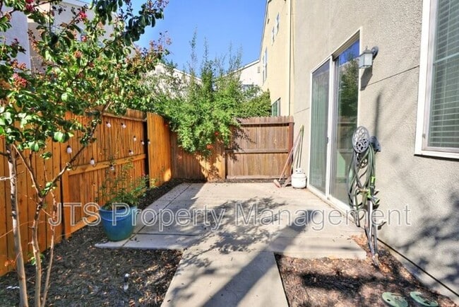 Building Photo - 3428 Trio Ln