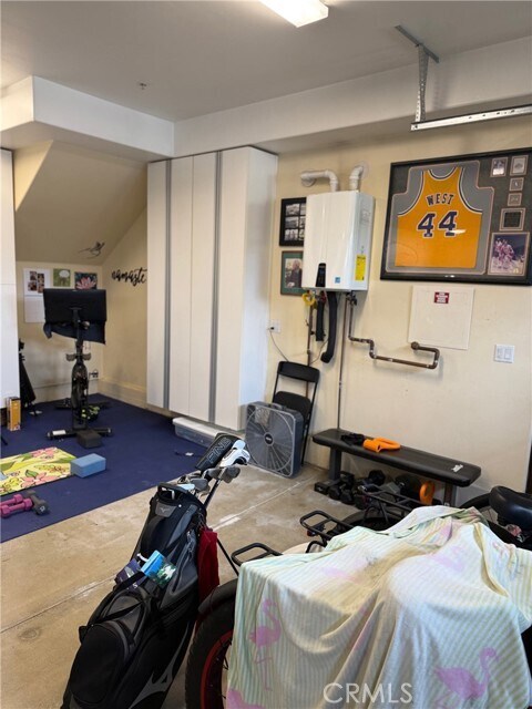 Building Photo - 707 12th St