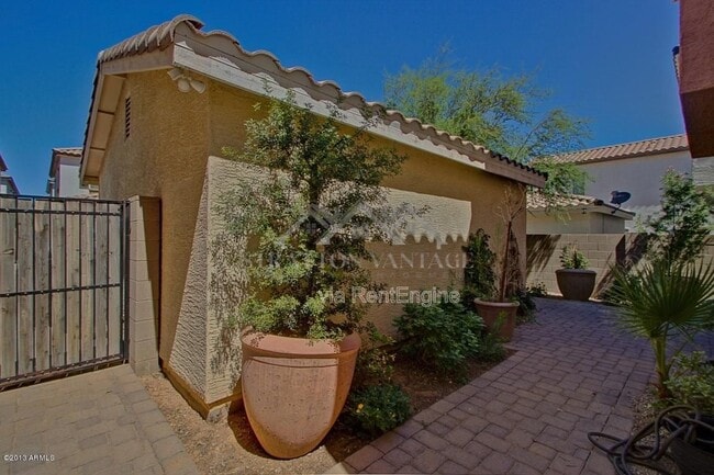 Building Photo - 4725 E Olney Ave