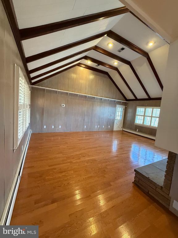 Building Photo - 9616 Burke View Ave