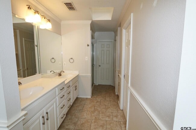 Building Photo - 18751 Ridgeline Rd