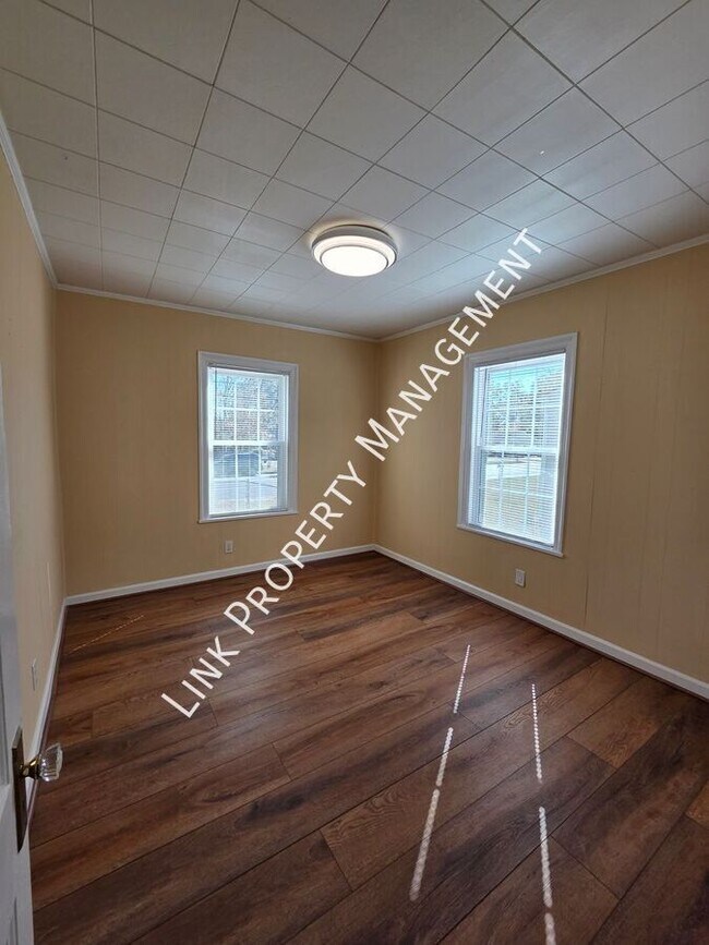 Building Photo - 129 N Moore Rd