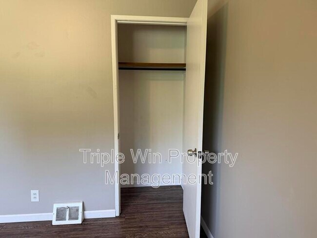 Building Photo - 10329 Chesley Dr