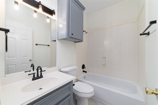 Building Photo - 1408 S Friendswood Dr