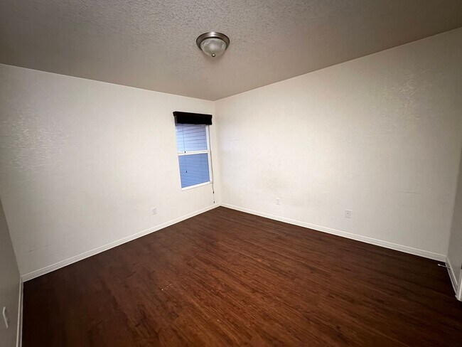 Building Photo - 4707 Waterproof Dr