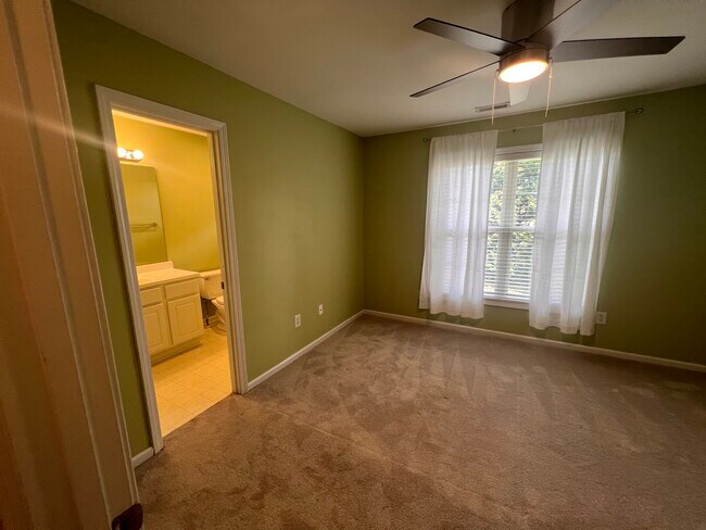 Building Photo - 115 Forest Ridge Rd