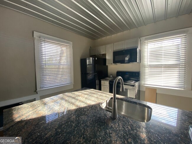 Building Photo - 323 The Plaza