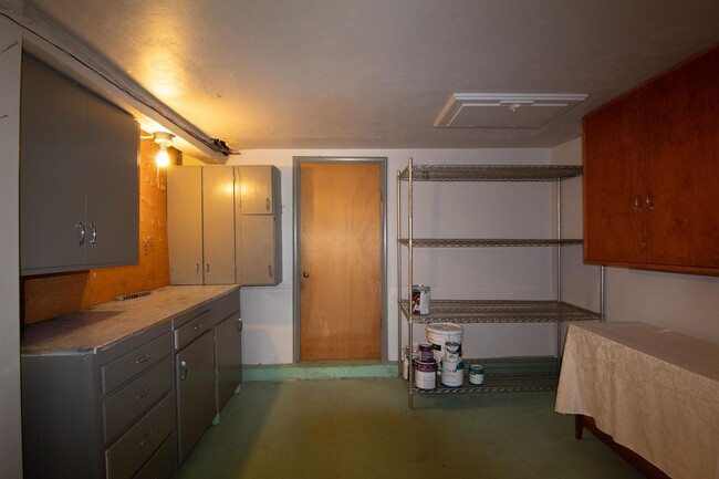 Building Photo - Spacious Custom Redding Home with Characte...