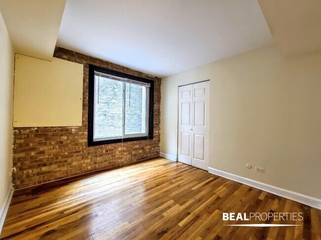 Building Photo - 2 bedroom in CHICAGO IL 60610
