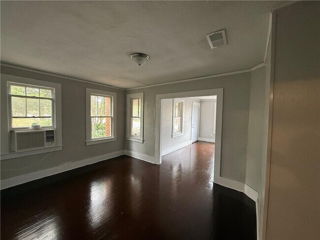 Building Photo - 1321 SpringHill Ave