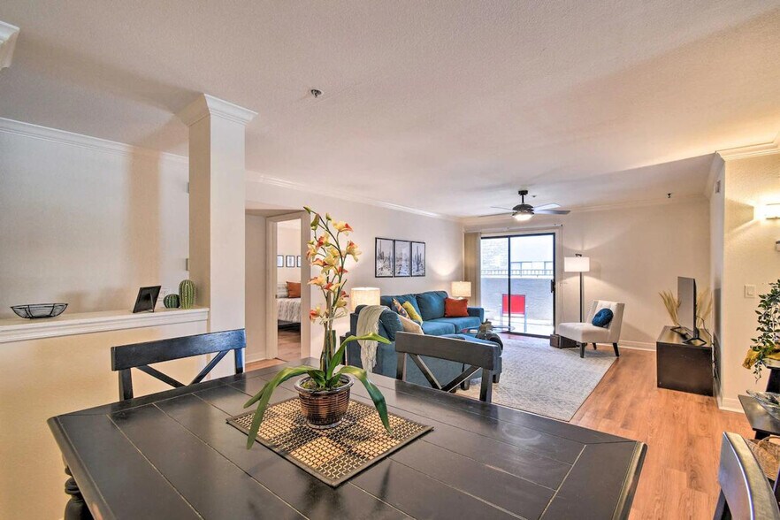 Building Photo - 2025 E Campbell Ave