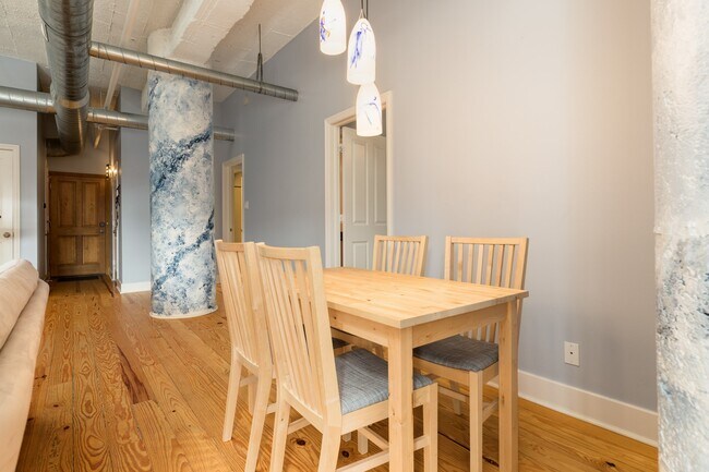 Building Photo - 104 Moody Ave