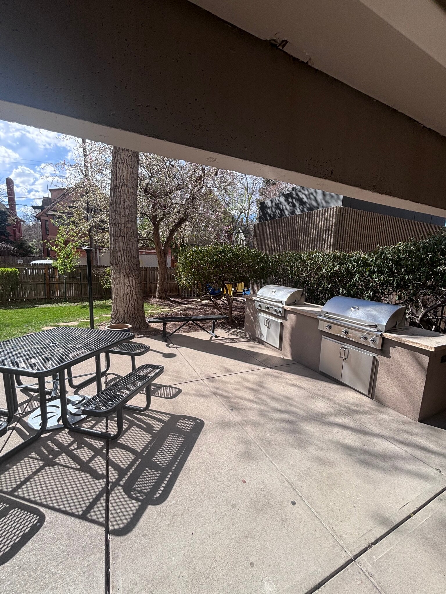 Community Grill - 1433 N Williams St