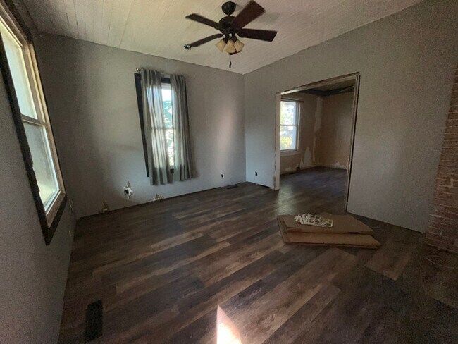 Building Photo - 2254 Lee Ave