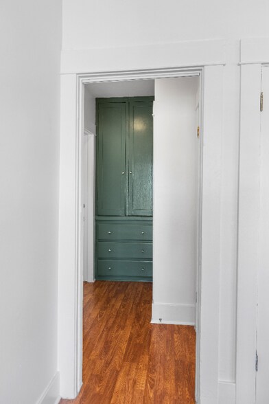 Building Photo - 1541 Linden Ave