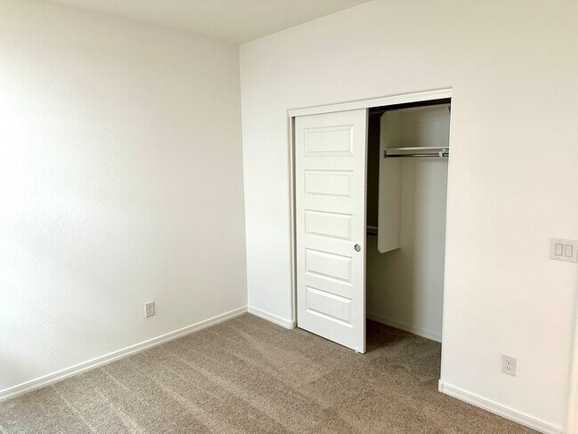 Building Photo - Fantastic 10 month new Taylor Morrison hom...