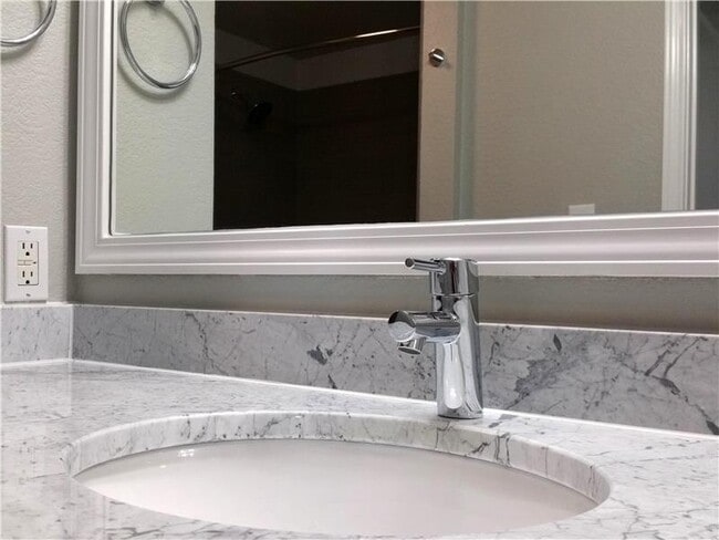 Building Photo - 400 1/2 Rio Grande St