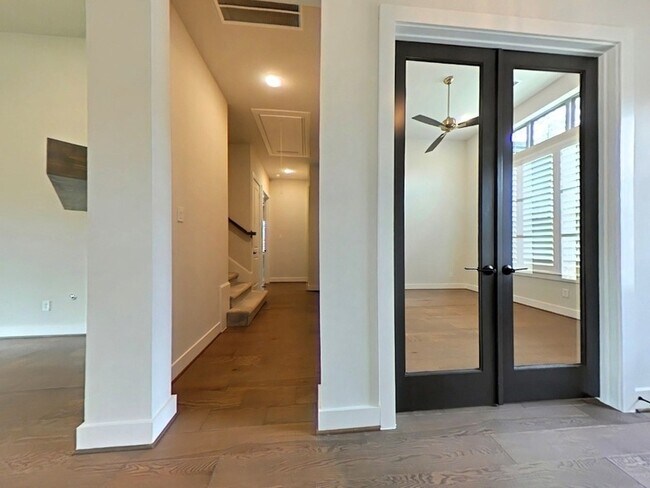 Building Photo - 1020 Prescott Dr