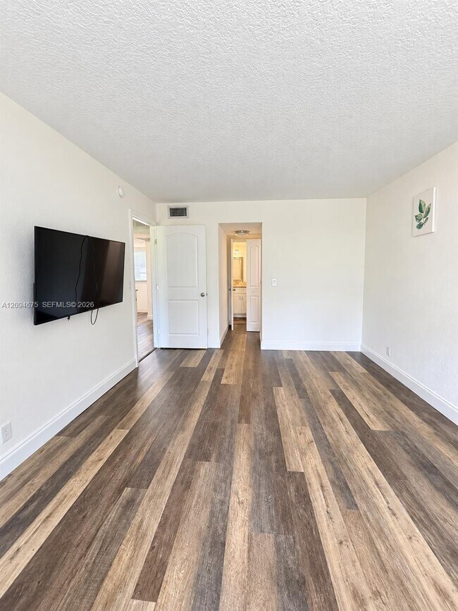 Building Photo - 9440 Poinciana Pl