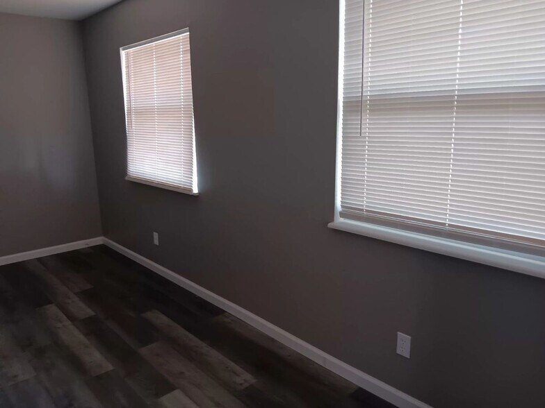 Building Photo - 106 Sandstone Ct
