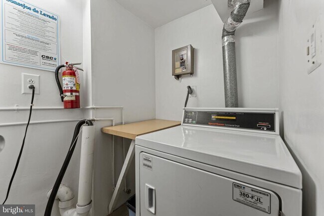 Building Photo - 1260 21st St NW