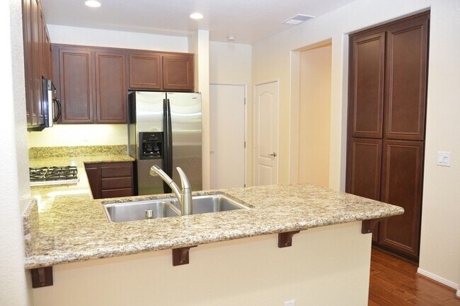 Building Photo - Spacious 3 BD, 3 BA Townhome in Airoso of Carmel Valley!