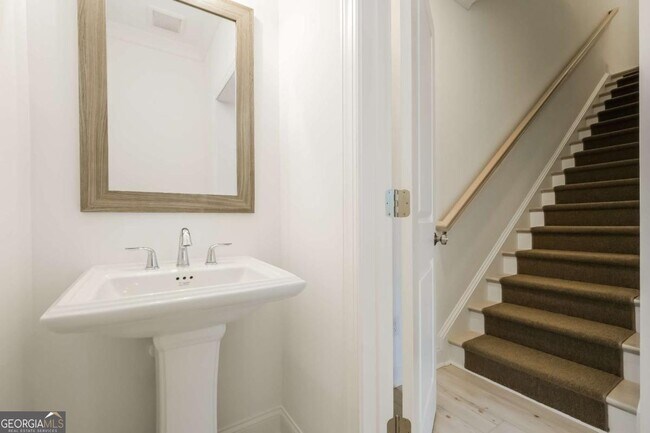 Building Photo - 514 Alice Wy