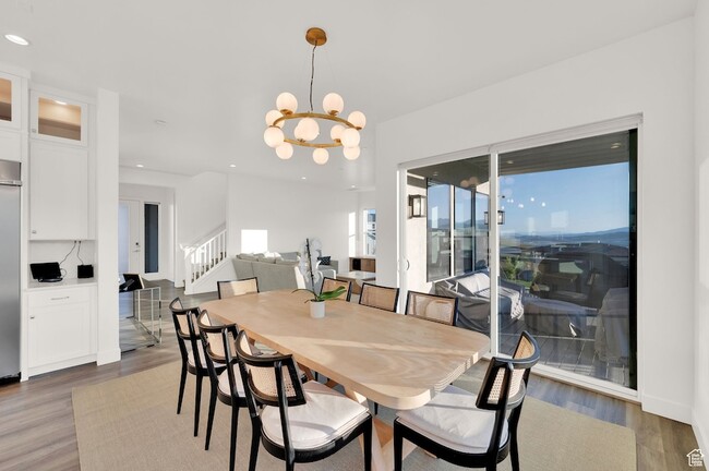 Building Photo - 1722 Oakridge Cir