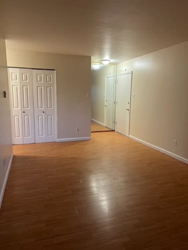 Building Photo - 1 Bed / 1 Bath – Updated 2nd Floor Apartment | Water, Sewer & Trash Included