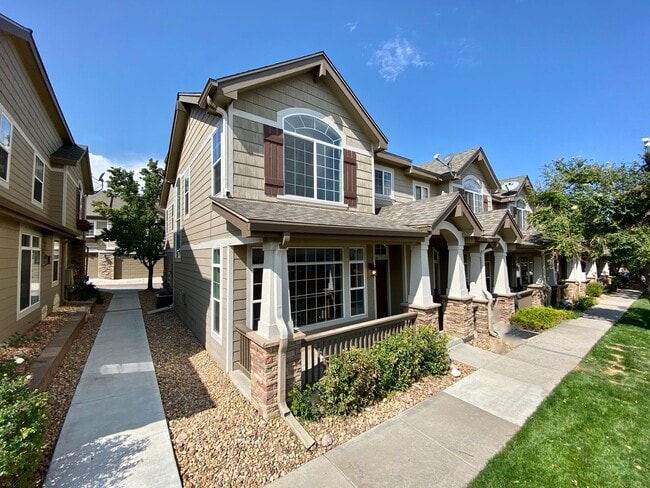 Building Photo - Fantastic Highlands Ranch Townhome - 3bed, 2.5 bath - End Unit