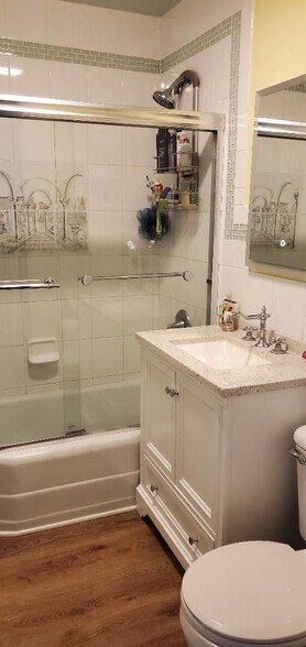 bathroom - 1439 W El Segundo Blvd