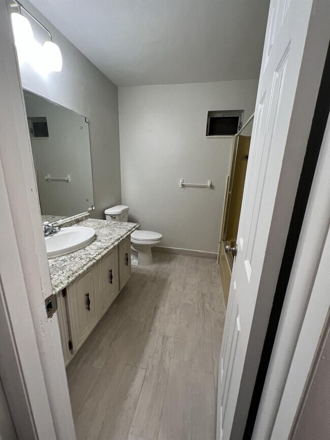 Building Photo - 10789 N Military Trl