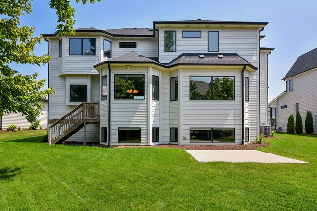 Building Photo - 2447 Sharon Ct