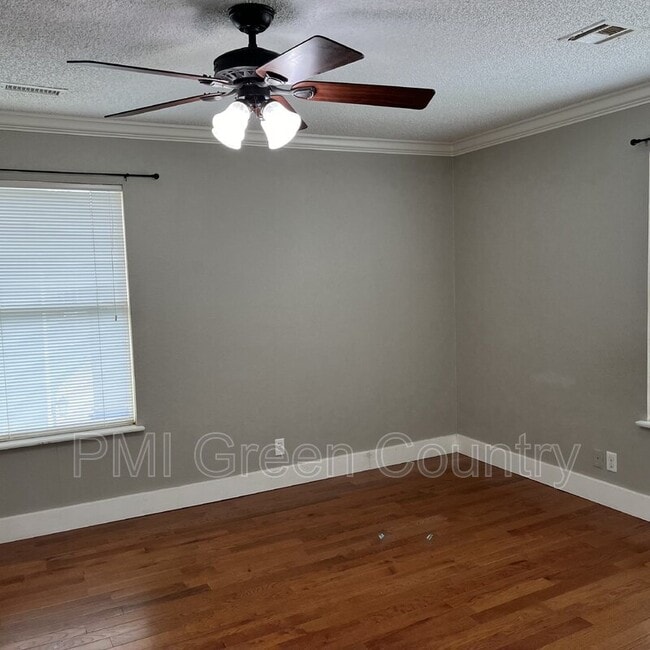 Building Photo - 1608 S Kalanchoe Ave W